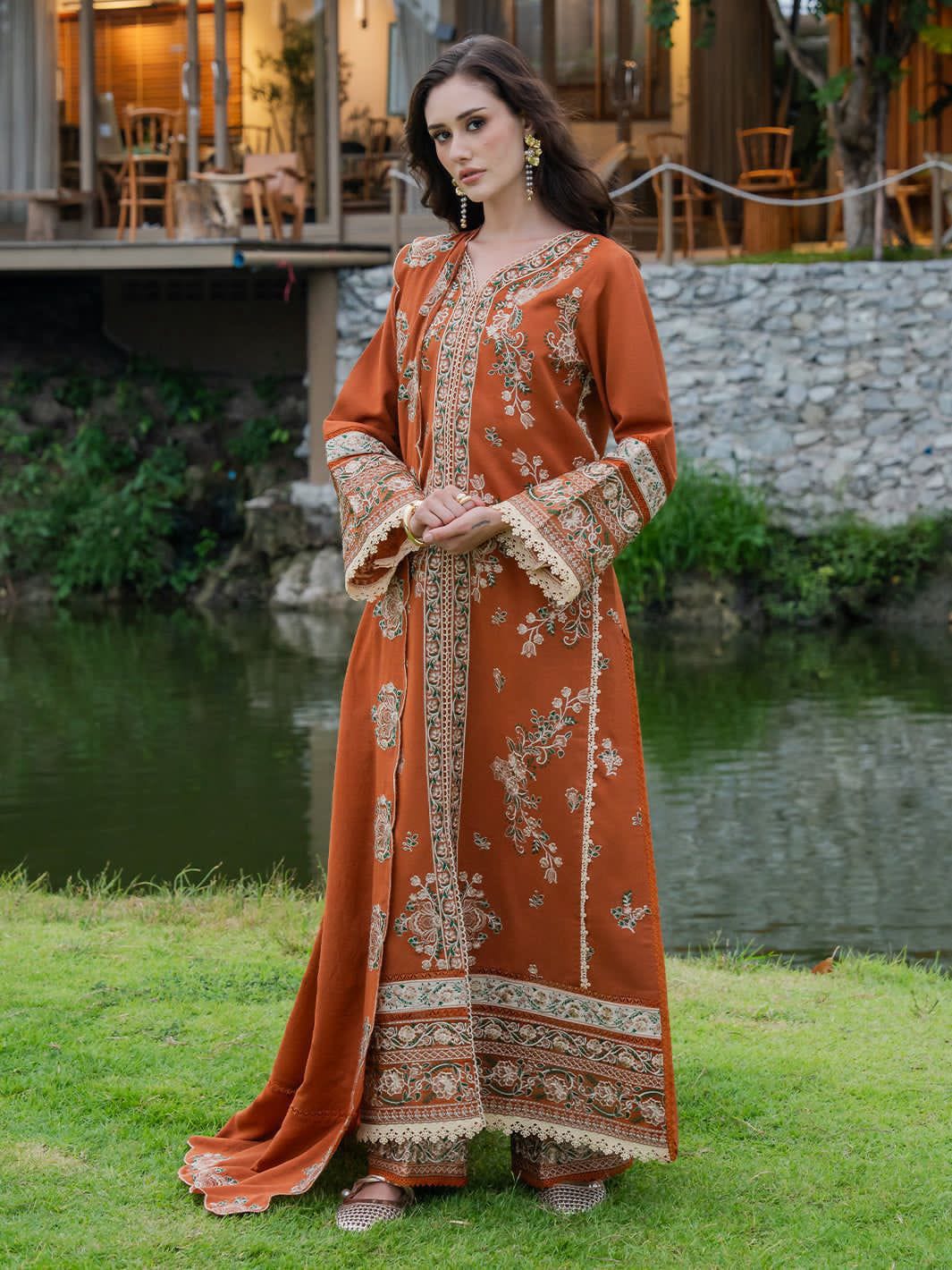 Batik NF 428 luxury embroidered Dhanak suit front