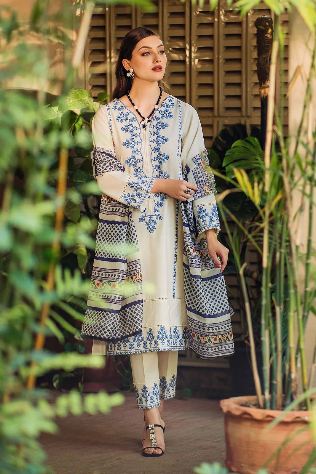 Shop the Zara Shahjahan luxury embroidered lawn suit with digital diamond print dupatta. Order now from IZ Pattern and Place.