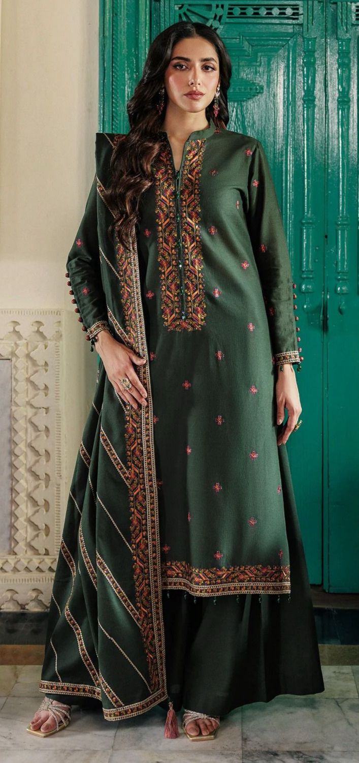 Shop the Kayseria luxury lawn 3-piece unstitched suit with embroidered front, sleeves, border, and embroidered chiffon dupatta. Order now from IZ Pattern and Place.