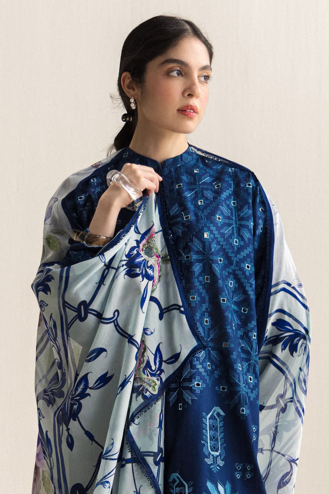 COCO Zara Shahjahan Dhanak 3005 embroidery detail